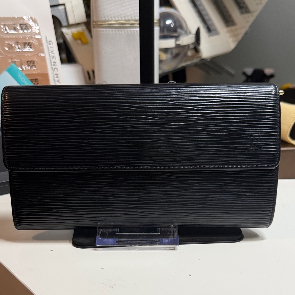 Louis Vuitton Black Epi Sarah Wallet